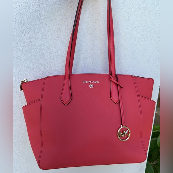 Michael Kors - Medium Tote Bag (NEW)
Color - Coral Pink - Picture 1 of 3